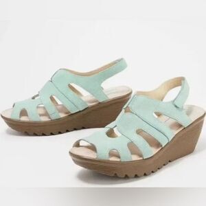 Skechers Women’s Stylin Mint Green Wedge Sandals size 8.5 Wide.